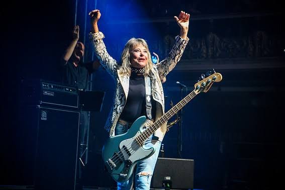 Suzi Quatro Bids the World Farewell: The Trailblazing Rock Icon Confirms Final Album and 2026 Tour — Dates and Cities Revealed… ⬇️⬇️